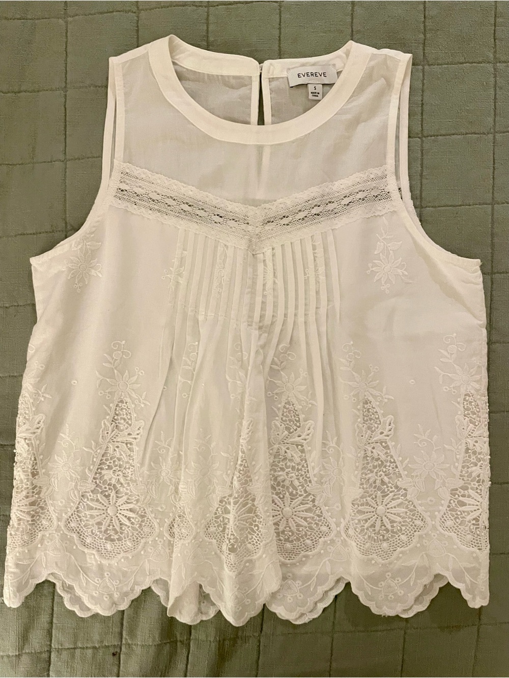 Evereve White Sleeveless Eyelet Pintuck Lace Camisole